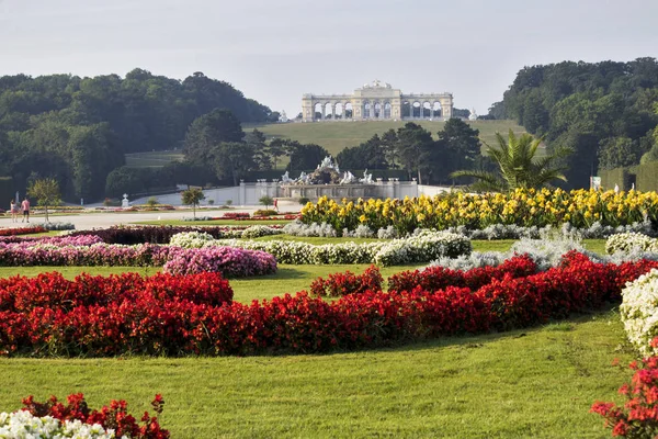 Schonbrunn Sarayı, Almanya: Schloss Schonbrun, Habsburg hükümdarlarının Viyana, Hietzing 'deki barok yaz konutu — Stok fotoğraf