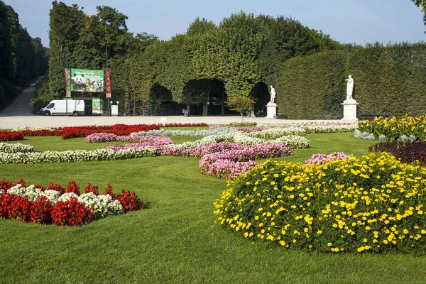 Paleis Schonbrunn, Duits: Schloss Schonbrun, barokke zomerresidentie van Habsburgse vorsten in Hietzing, Wenen Oostenrijk — Stockfoto