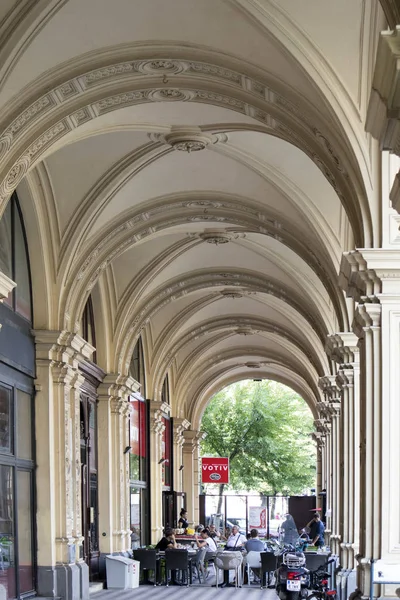 Arched vaults of a building in Vienna near the Town Hall — Stock Photo, Image