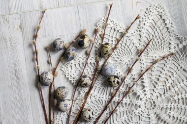 Masada söğütlü bıldırcın yumurtası. Mutfağın Paskalya süslemesi