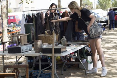 Mercat Barcelona Limanı. Bit pazarı Fira Brocanters - Port Antiç