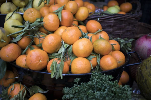 Organik Clementine portakalı, küçük bir markette satılık. — Stok fotoğraf