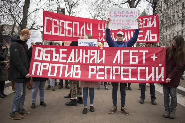 ロシアのネオナチに殺された人権弁護士やジャーナリストを追悼する行進. — ストック写真