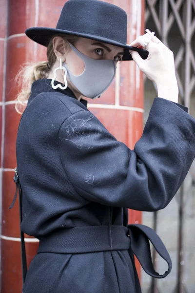 Londra Şubat 2020 Koruma Için Maske Takıyorlar Sokak Tarzı Siyah — Stok fotoğraf