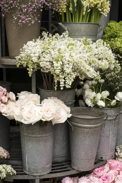 Una Varietà Colori Vicino Liberty Store Londra Grandi Mazzi Fiori — Foto Stock