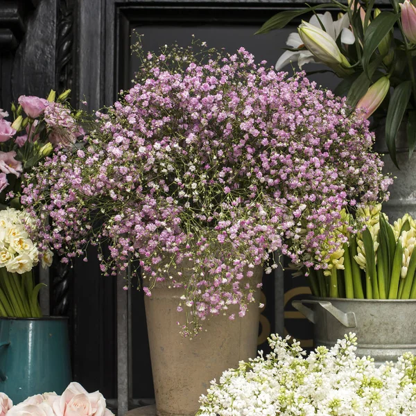 Una Varietà Colori Vicino Liberty Store Londra Grandi Mazzi Fiori — Foto Stock