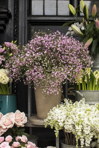 Una Variedad Colores Cerca Tienda Liberty Londres Ramos Grandes Jarrones — Foto de Stock