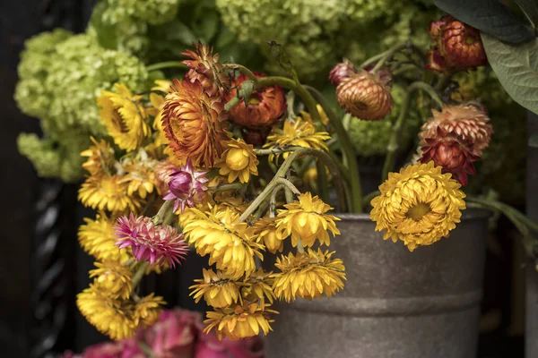 Een Verscheidenheid Aan Kleuren Buurt Van Liberty Winkel Londen Grote — Stockfoto