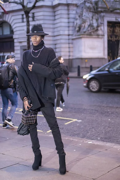 London Febryary 2020 Fashionable People Street Street Style Man Black — Zdjęcie stockowe