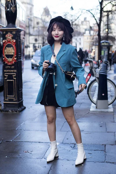Londra Febryary 2020 Sokaktaki Modaya Uygun Insanlar Sokak Tarzı — Stok fotoğraf