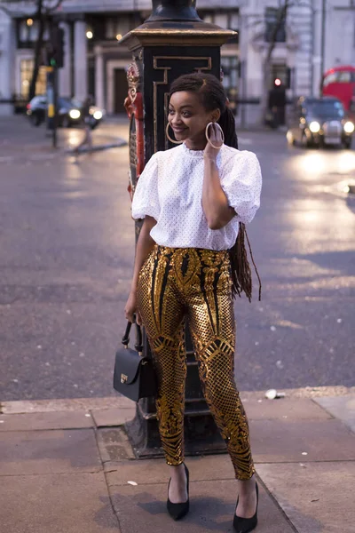 London Febryary 2020 Fashionable People Street Street Style Girl Ponytail — Φωτογραφία Αρχείου