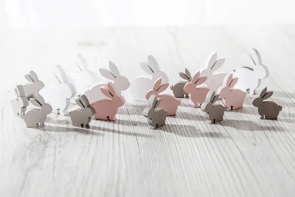 Маленькі Фанерні Кролики Прикраси Великоднього Столу Сонячний Ранок — стокове фото