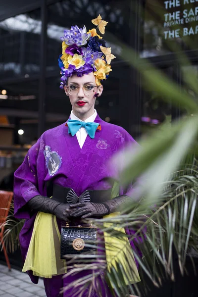 London Febryary 2020 Fashionable People Street Street Style Man Purple — Stock Photo, Image