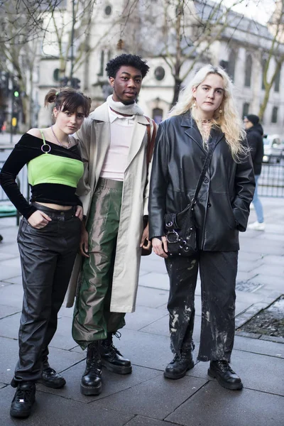 London Febryary 2020 Fashionable People Street Street Style Man Long — Φωτογραφία Αρχείου