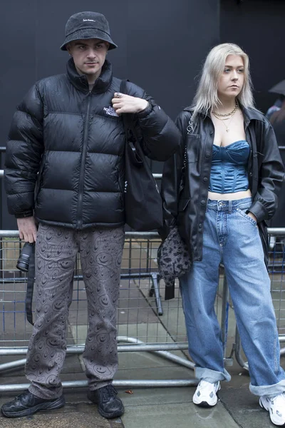 London Febryary 2020 Fashionable People Street Street Style Happy Couple — Φωτογραφία Αρχείου