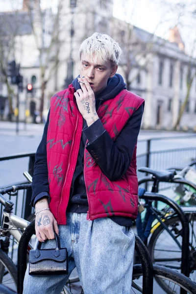 London Febryary 2020 Fashionable People Street Street Style Teenager Blond — Stok fotoğraf