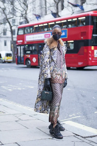 Λονδίνο Φεβρουάριος 2020 Μοντέρνοι Άνθρωποι Στο Δρόμο Στυλ Δρόμου — Φωτογραφία Αρχείου