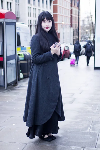 London Febryary 2020 Fashionable People Street Street Style Girl Long — Stock Photo, Image