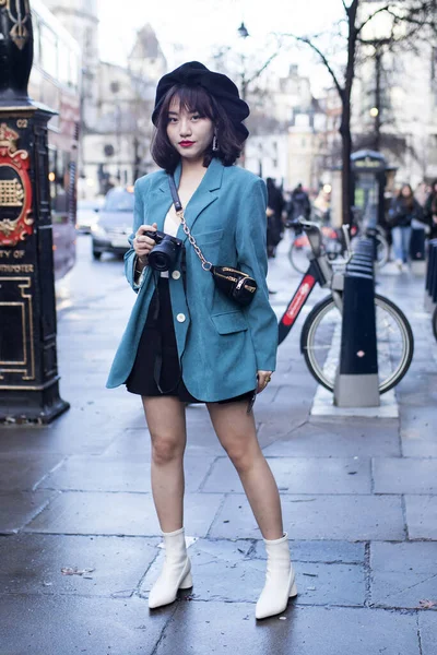 London Febryary 2020 Fashionable People Street Street Style — Stock Photo, Image