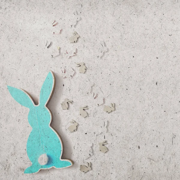 蓝色的木制扁平的复活节兔子在白色的背景上 复制空间 有质感的老式纸张背景 正方形 — 图库照片