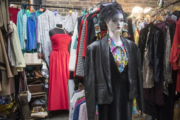 Лондон Великобритания Февраля 2020 Блошиный Рынок Спиталфилдс Манекен Коктейльном Платье — стоковое фото