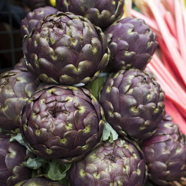 Artichauts Bleus Frais Vendre Dans Marché Fermier Cadre Carré — Photo