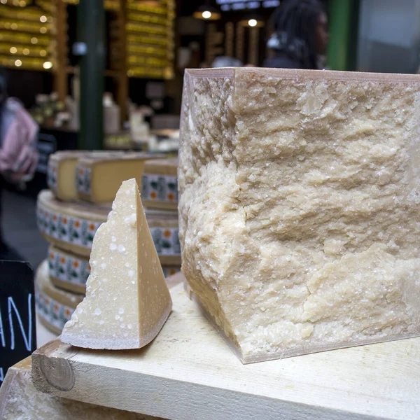 Die Wiederentdeckung Der Roten Kuh Parmigiano Reggiano Stückchen Gehackter Parmesan — Stockfoto