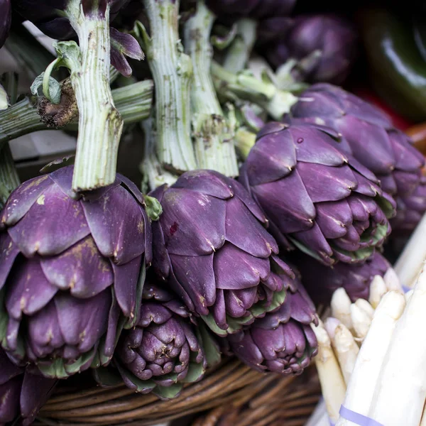 Blue Fresh Artichokes Sale Farmers Market Squere Frame — Stock Photo, Image