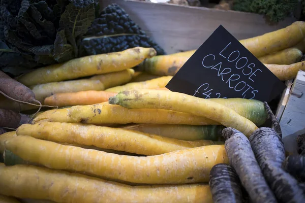 Las Zanahorias Frescas Sueltas Venta Mercado Campesino — Foto de Stock