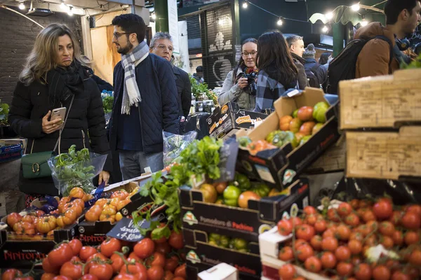 London March 2020 People Shop Borough Market Southwark London One — Stock Photo, Image