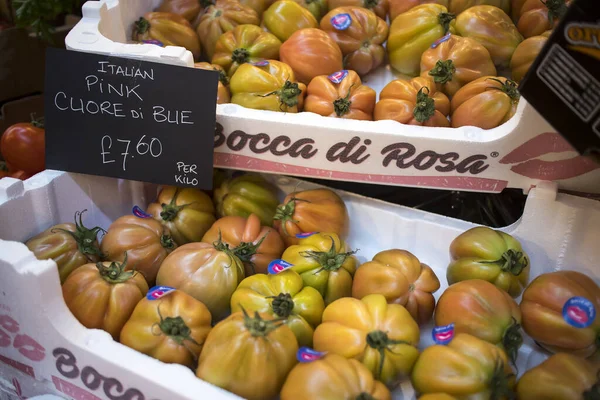 Londen Maart 2020 Large Cour Bue Tomato Koop Boerenbedrijf Borough — Stockfoto