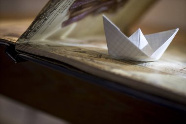 Kağıt kareli bir kitap. Boşluğu kopyala