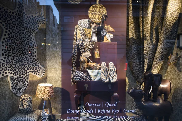 London Storbritannien Februari 2020 Olika Saker Med Leopardmönster Matta Flip — Stockfoto