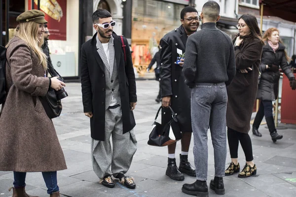 London Inggris Januari 2020 Orang Orang Fashionable Jalan Gaya Jalan — Stok Foto