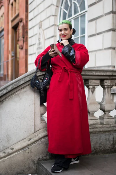 London January 2020 Fashionable People Street Street Style Blond Woman — Stock Photo, Image
