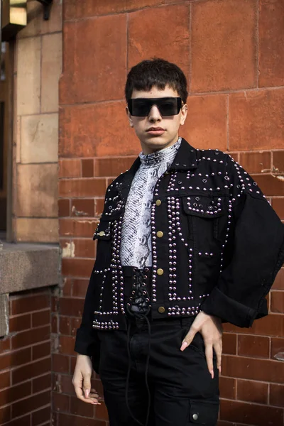 London Storbritannien Januari 2020 Fashionabla Människor Gatan Gatustil Ung Man — Stockfoto