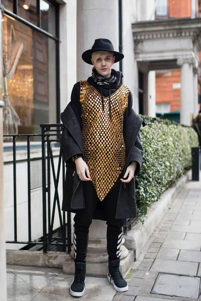 Londra Regno Unito Gennaio 2020 Street Style Giovane Uomo Con — Foto Stock