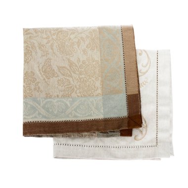 İki gri mutfak havlusu peçete izole edilmiş. Üst Manzara. Maksimum keskinlik. Bir desenle işlenmiş