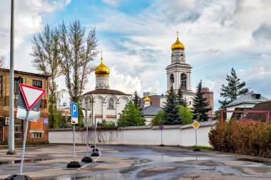 Moskova, Rusya - 03 Mayıs 2020, Eski Simonovo 'daki Theotokos' un Doğuşu Kilisesi