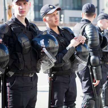 Moskova, Rusya - 3 Ağustos 2019 Rus polisi muhalif protestolar sırasında göstericilere karşı çıktı
