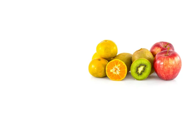 Isolasi Apple, kiwi dan oranye — Stok Foto