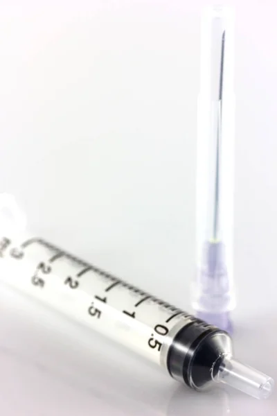 Injectiespuit Isoleren Witte Achtergrond — Stockfoto