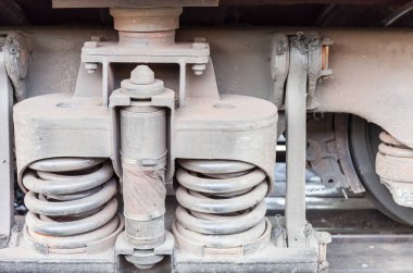 Tekerlek kırma ve dizel trenin süspansiyon sistemi