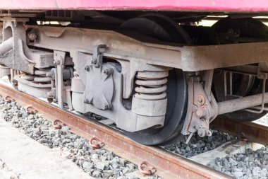 Tekerlek kırma ve dizel trenin süspansiyon sistemi