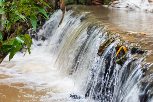 Close Cascata Verde Foresta Thailandia — Foto Stock