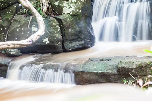 Close Cascata Verde Foresta Thailandia — Foto Stock