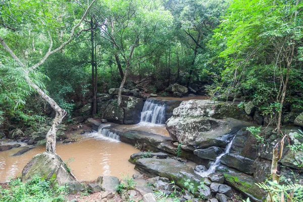 Close Cachoeira Floresta Verde Tailândia — Fotografia de Stock