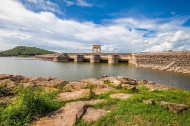 Yazın kullanmak için su toplama barajları