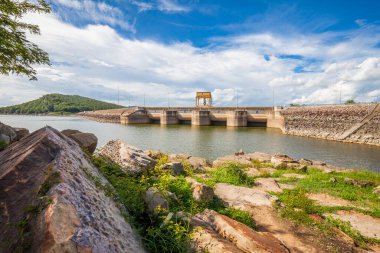 Yaz aylarında kullanılmak üzere su toplama barajları, Tayland