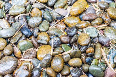 Arkaplan için nehir taşları yağıyor